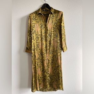 Zara Size:xs Long sleeves silky dress.